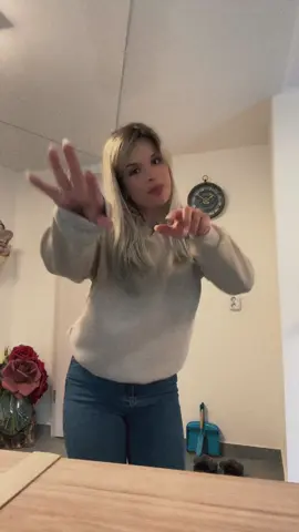 A post by @alexandrage7 on TikTok caption: #forupage #vampupatt😂😘🤣🤣🤣 