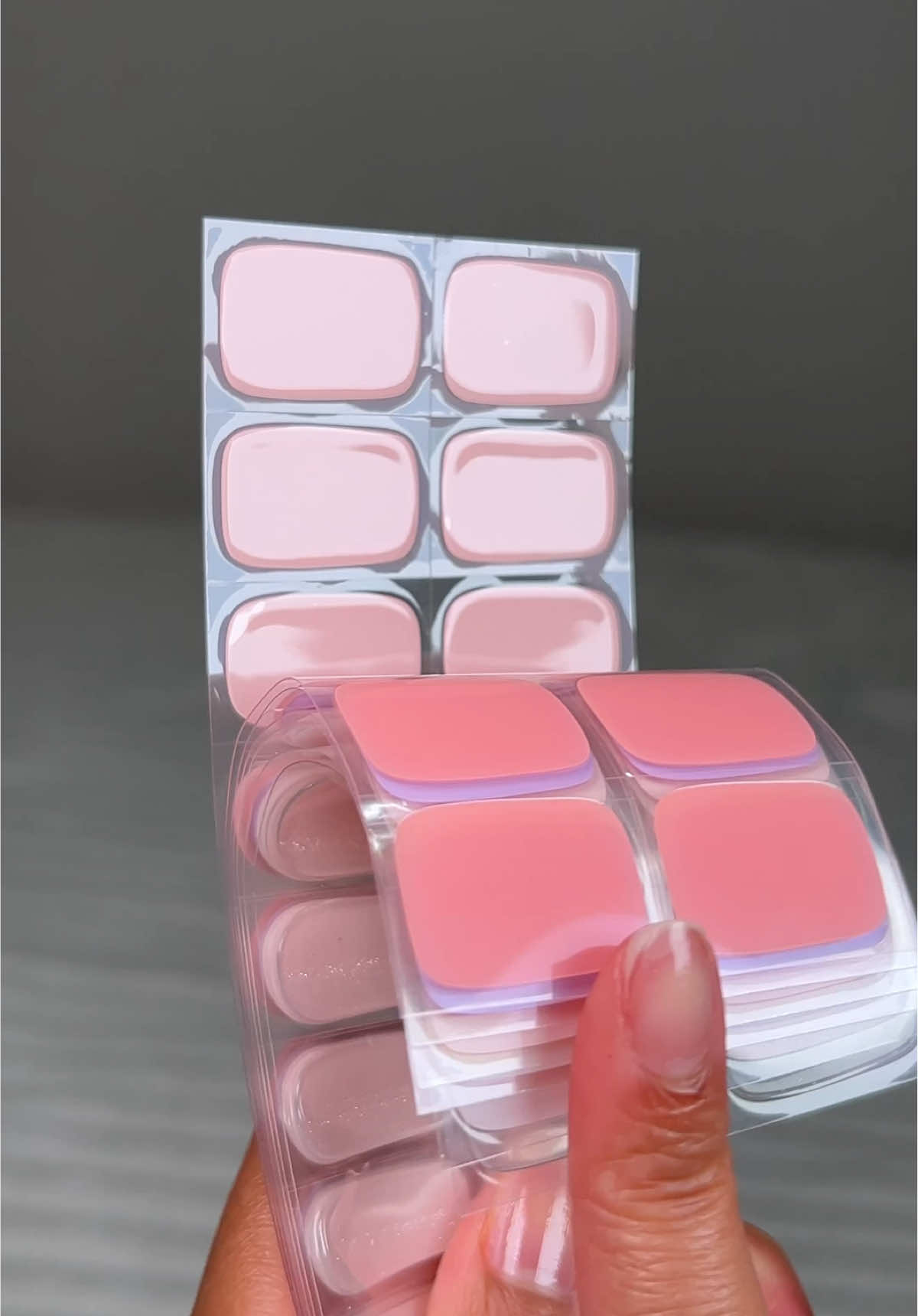 A post by @galorase on TikTok caption: Gel nail summer inspo 💐🌸 Lenk in BlOO to get your own  #gelnailsathome #gelnails #summernails #gelnailsticker 