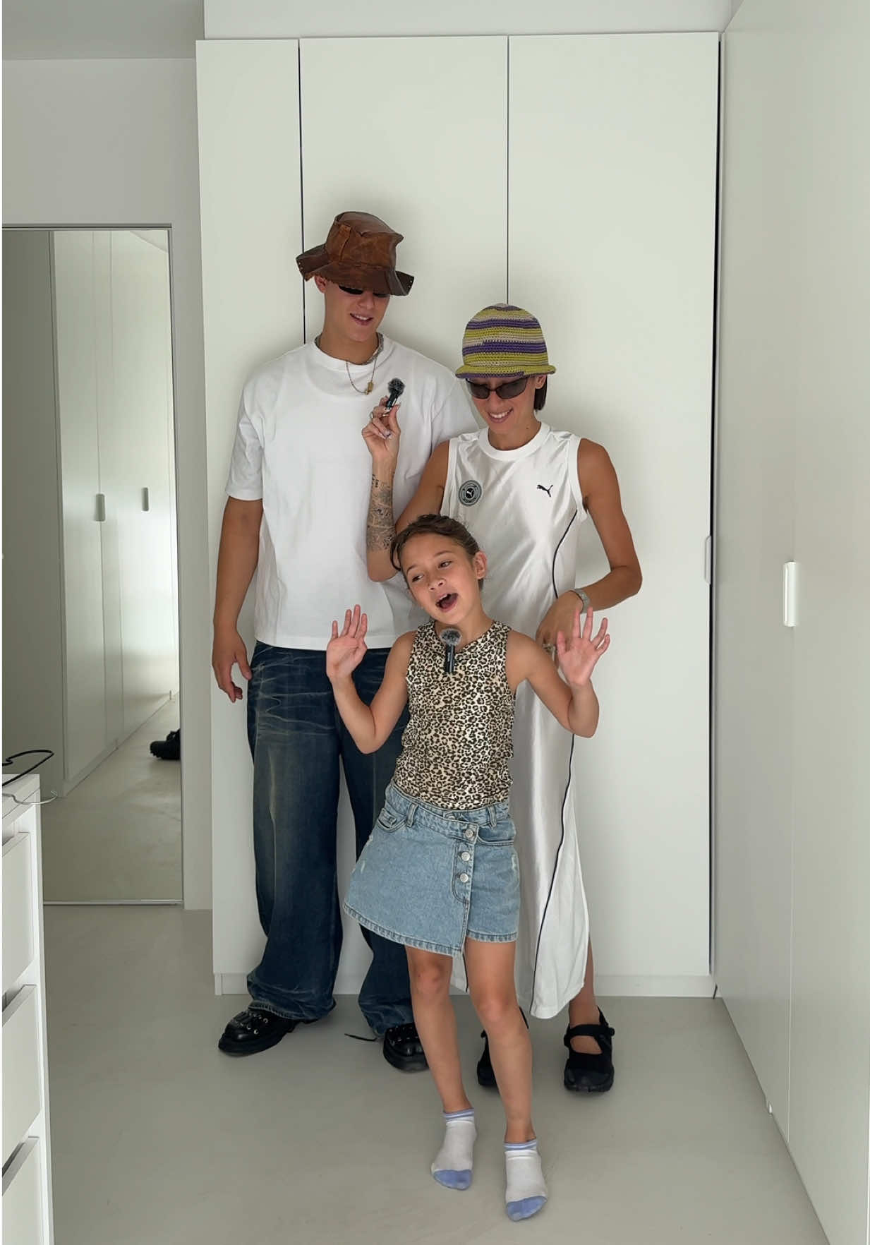 A post by @alexandraguerain on TikTok caption: LE CHAPEAUUUUU 😭🙃 ig: alexandraguerain #alexetrayane #tiktokfashion #ootdcheck #grwm #outfitideas #FitTok #MomsofTikTok 