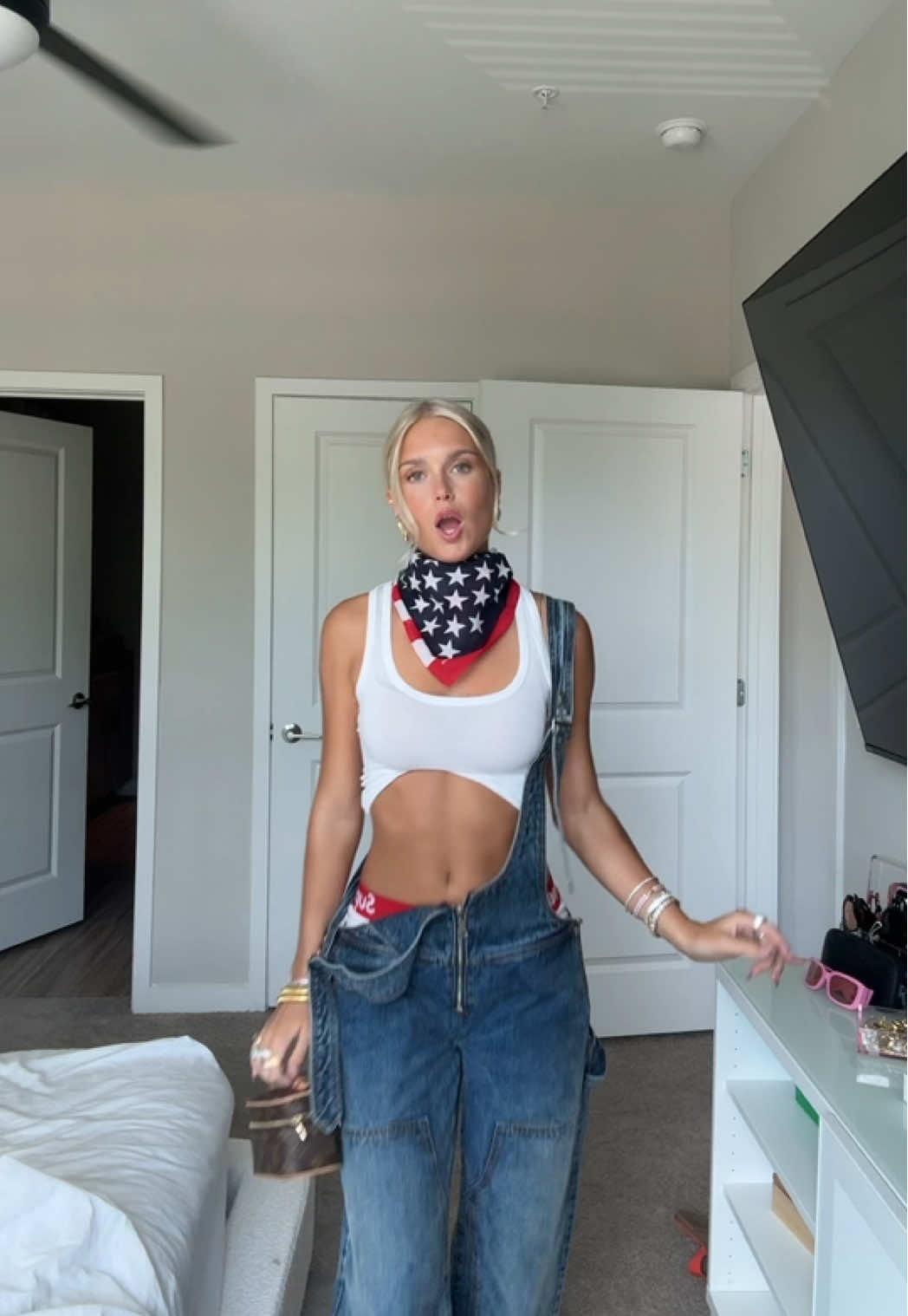 A post by @gertienazaroff on TikTok caption: cowboy carter with @amika 