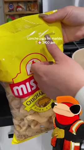 A post by @zilverkus on TikTok caption: i think she hates him 😭😭 #latino #bilingual #spanglish #mexicantiktok #mexican #spanglishtiktok #mexicanmemes 