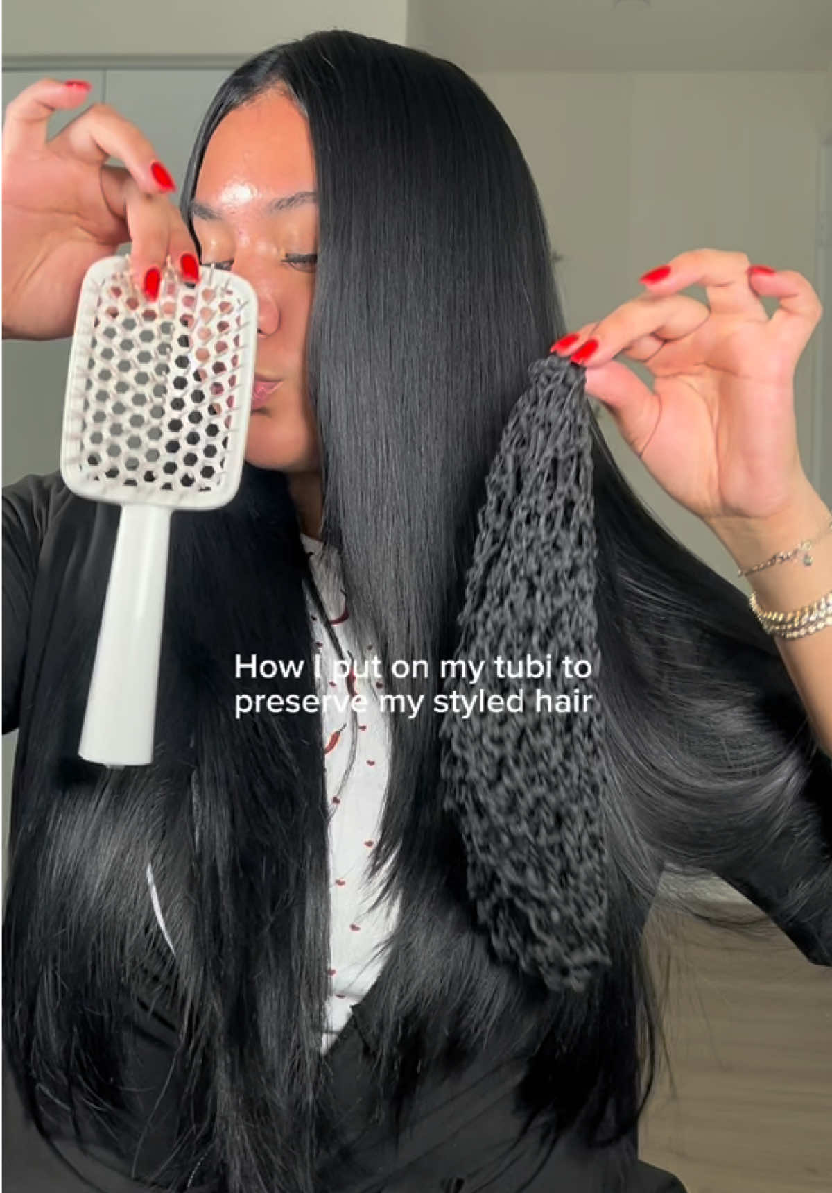 A post by @ on TikTok caption: A tubi is why my hair lasts all week ♥️ #hairtok #healthyhair #hairwrap #dominicanhairwrap #longhair #shinyhair #tubi #dominicantubi #hair 