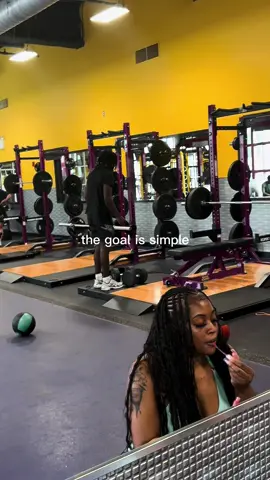 A post by @baskandlatherco on TikTok caption: POV: You just bodied your workout and your edges still understood the assignment 💪🏽✨ Our Edge Control ain’t moving for nobody, not even cardio 😤🔥 #baskandlatherco #baskandlatheredgecontrol #EdgeControlThatWorks  #SweatProofEdges #FYP 