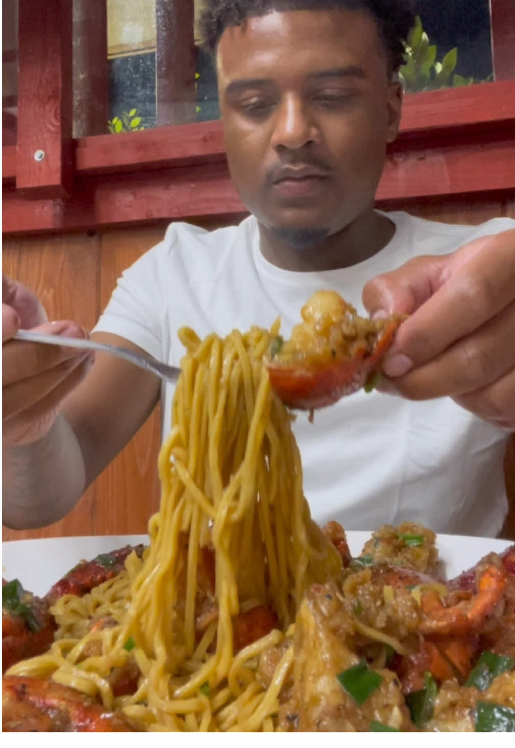 A post by @shawnfoodreviews7 on TikTok caption: Kim Tar Seafood 🔥🦞 #fyp #foodie #foodreview #mukbang #chinesefood #tastetest #seafood #chinesecuisine #fypシ゚viral 