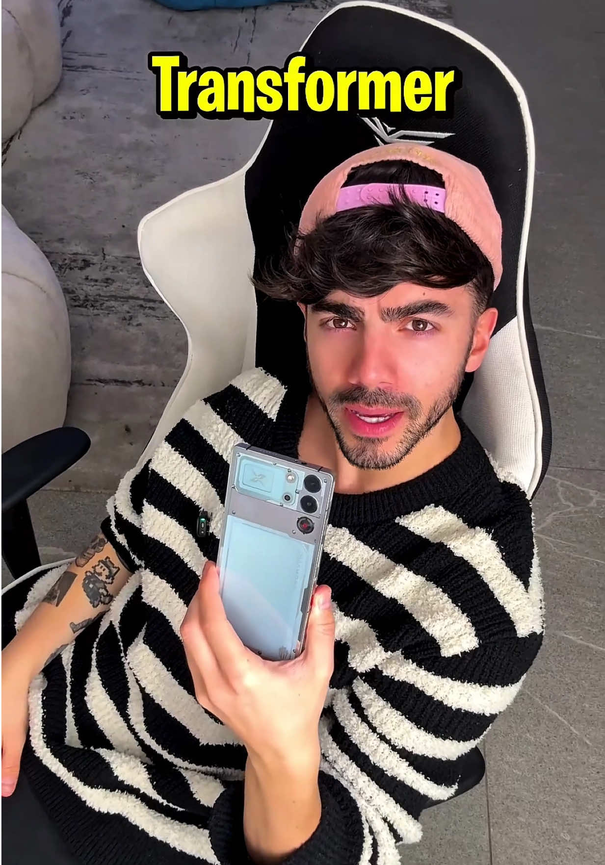 A post by @fedevigevani on TikTok caption: Este celular es un transformer 🤖 @REDMAGIC #REDMAGIC10SPro #REDMAGIC 