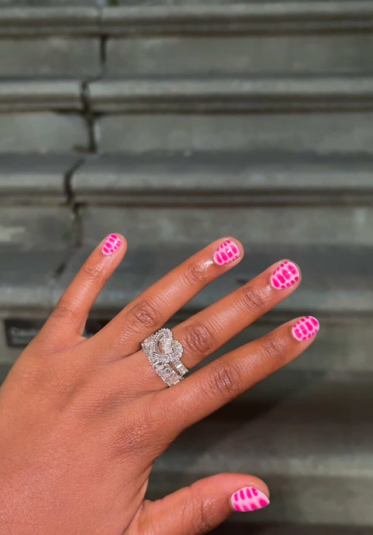 A post by @aiyannace on TikTok caption: I’ll be getting gel only from now on 🙂‍↔️ 💅🏾#gelnails #fullset #salon #manicure