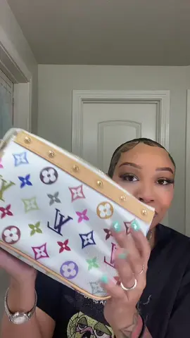 A post by @jaaygotjokess on TikTok caption: I’ve been dyingggg to get this bag 😍😍 follow her insta @all.kerry0517 IG all.kerry0517 #fyp #foryoupage 