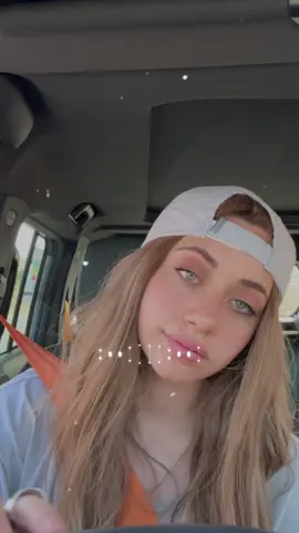 A post by @sallyalawady1 on TikTok caption: #CapCut الي ماسمع سرحان وماشي يروح يسمعها ، قناتي اليوتيوب بالبايو❤️😍 طبعا كاتب الاغنية الرائع@Mohamed Shafaay 