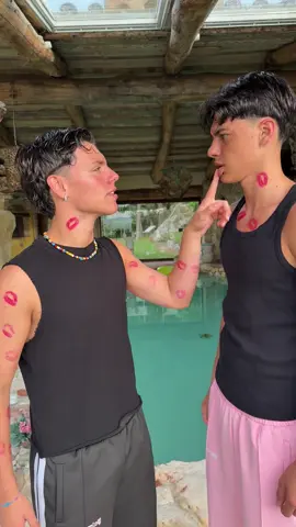 A post by @fabioferruccii on TikTok caption: non c’è nessuna che me me lo fa allora mi diverto a farlo io a @Cristiano🌓 😂 @Viola Silvi non essere gelosa eh 🙄💕