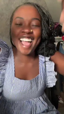 A post by @amiinatoxx on TikTok caption: Quelqu’un peut me dire comment on fait pour décharger