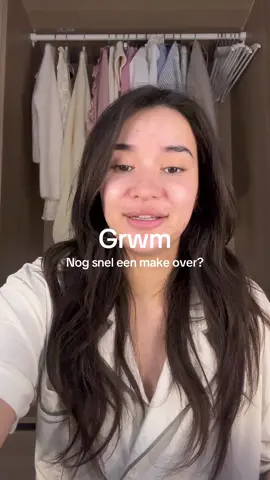 A post by @ on TikTok caption: Wie de uiteindelijke datum raadt, krijgt een high five 👇🏼