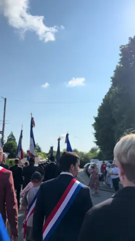 A post by @jphtanguy on TikTok caption: Il n’y a que trois couleurs ! 🔵⚪️🔴
