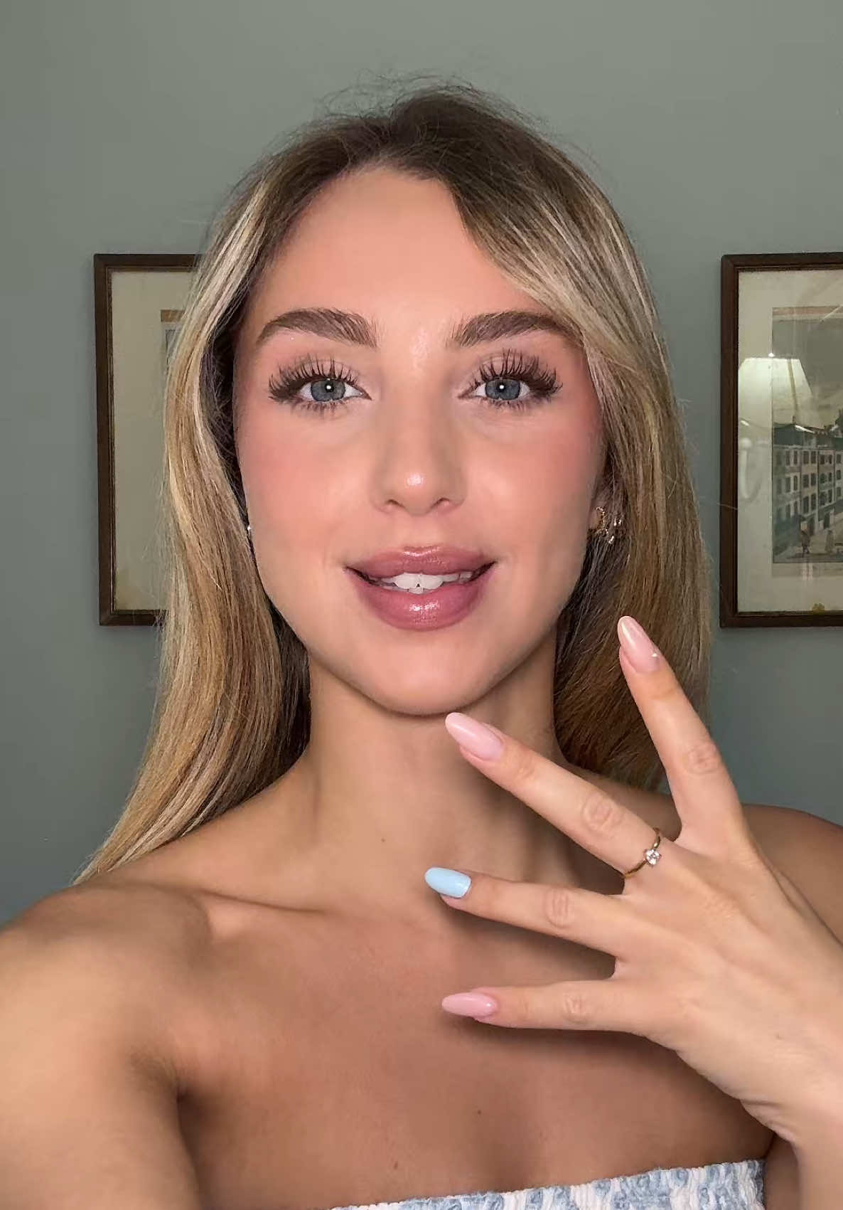 A post by @carlottafiasella on TikTok caption: Ci prepariamo per andare al concerto della vera baddie e parliamo di anticoncezionali🫠✨✨