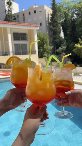 A post by @teodorina03 on TikTok caption: Puneți și gheață în pahar 🧊😅 #pamflet #virali #videovirali #romanian #cannes #nicefrance #wekend 
