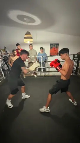 A post by @borjaa_fdeez on TikTok caption: Jugando un poquito 