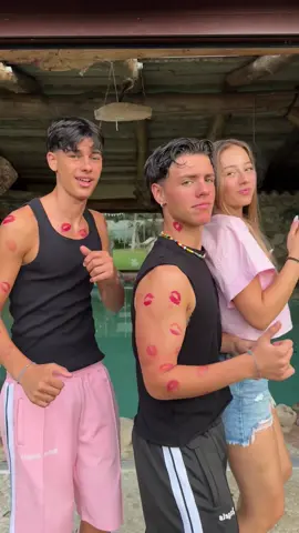 A post by @fabioferruccii on TikTok caption: per non lasciarmi solo è diventato un triangolo 😂💕 @Cristiano🌓 @Viola Silvi 