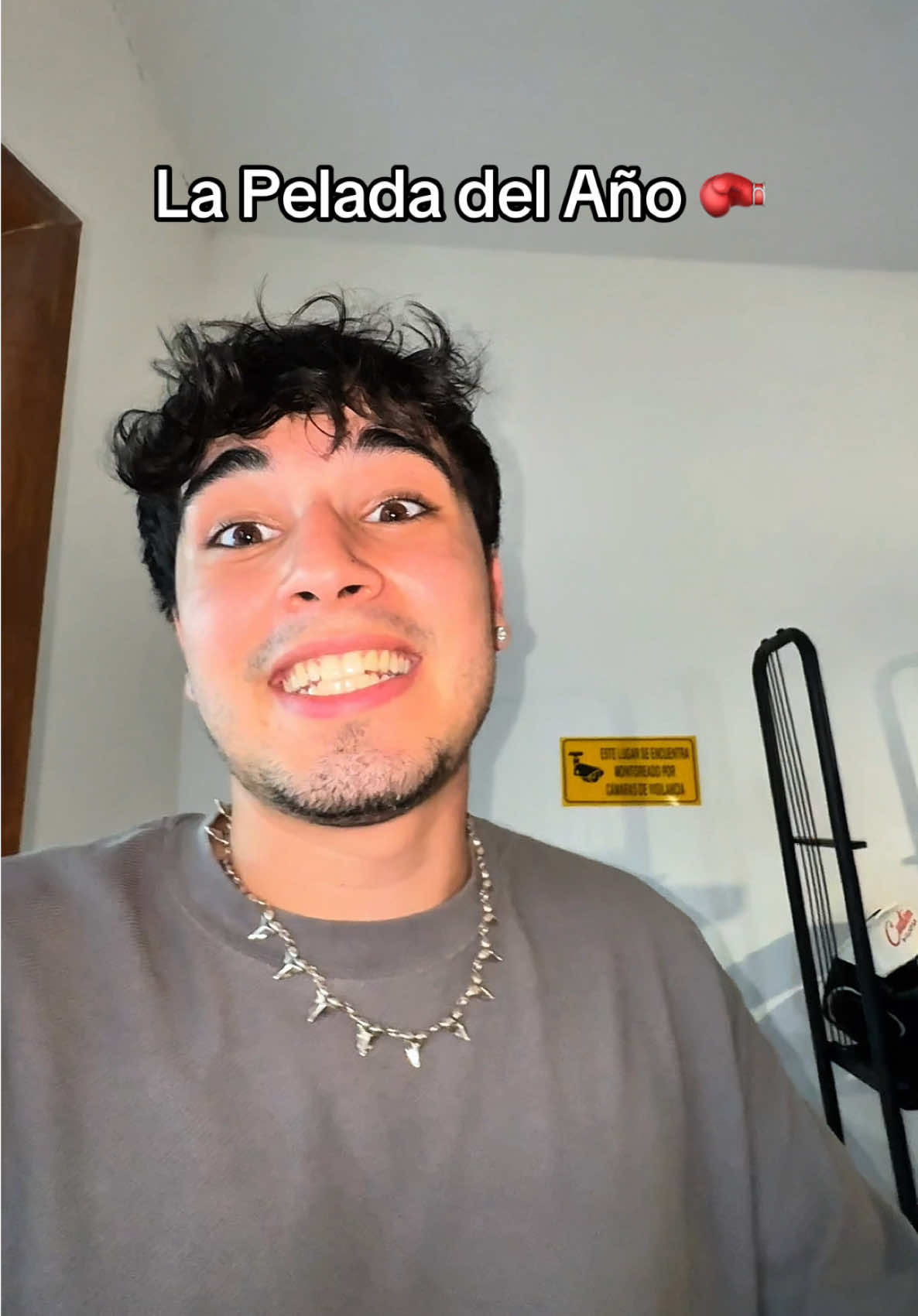 A post by @adribylus on TikTok caption: La verdad, que Ángela lo pasó mal 