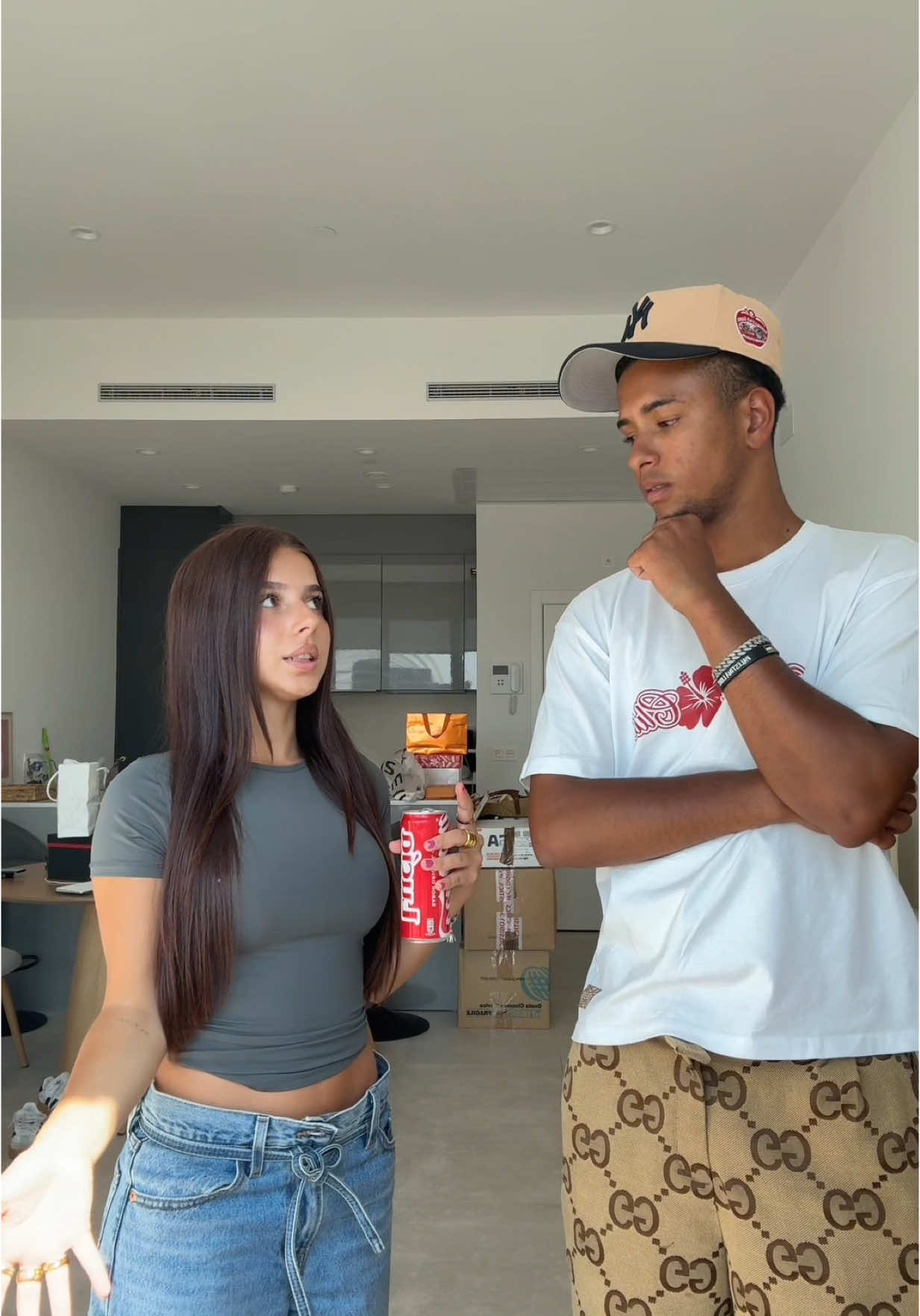 A post by @luciacorreaaa4 on TikTok caption: Publi Creo que la vuelta de la icónica campaña #ComparteUnaCocaCola ha hecho que mi novio tenga ilusión por cosas tan simples como poder tener su lata personalizada ❤️ Entre en su web y personaliza la tuya  ¿Y tú con quien compartirías una @Coca-Cola ? #ShareACoke 