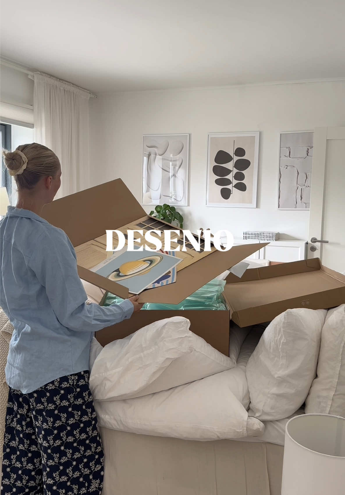 A post by @nattid on TikTok caption: I betalt samarbete med @DESENIO - POSTERS ONLINE 💌 all info om rabattkoden står i videon 🪿🐝 hur fina blev tavlorna inte ?🌱🌸