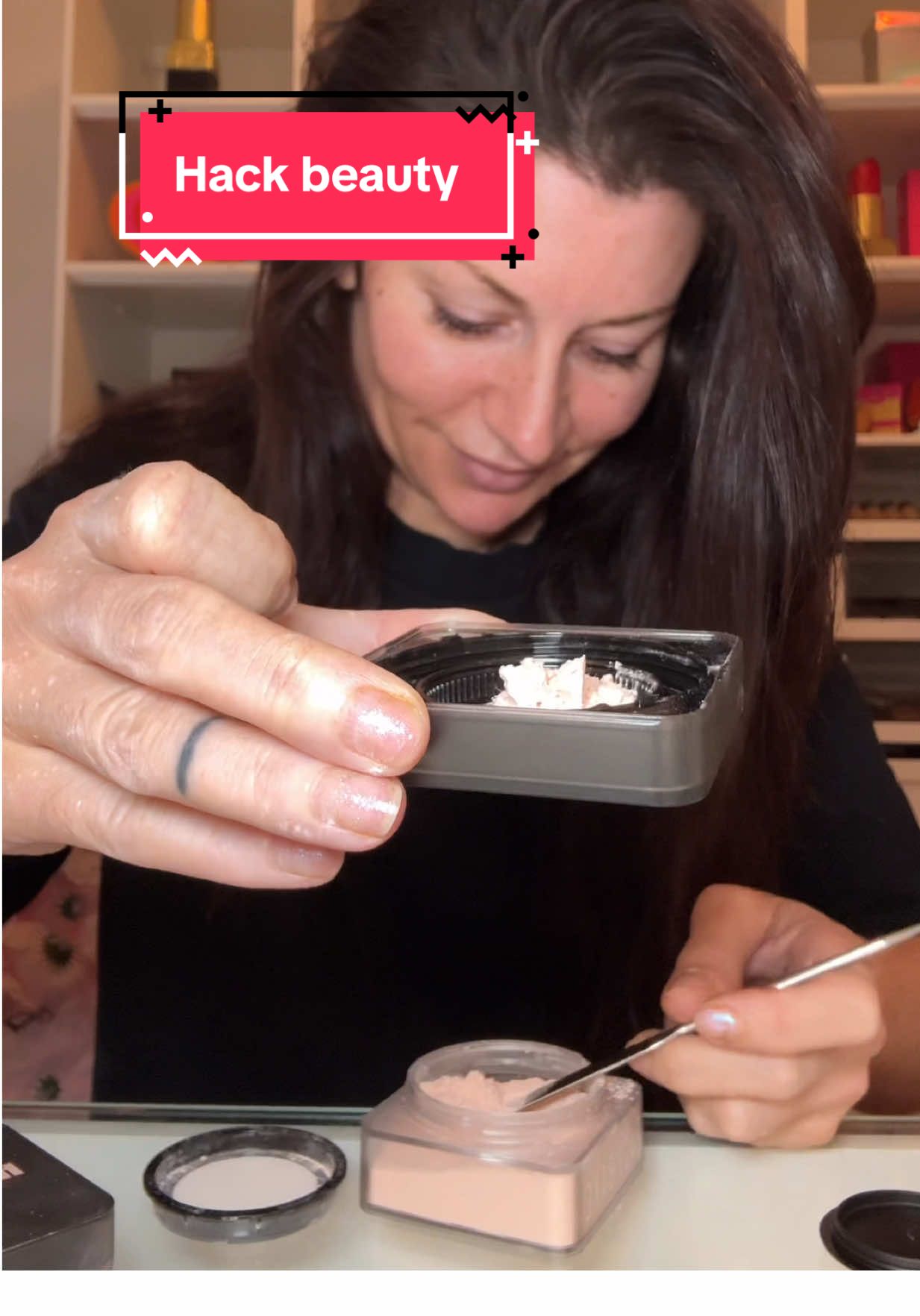 A post by @poopiblh on TikTok caption: Je te montre les hack et secrets qui sont cachés dans les maquillages @Huda Beauty produits offerts #makeup #beauty #huda #hudabeauty #astuce #hack #hacksandtips #secret #maquilage #lips 