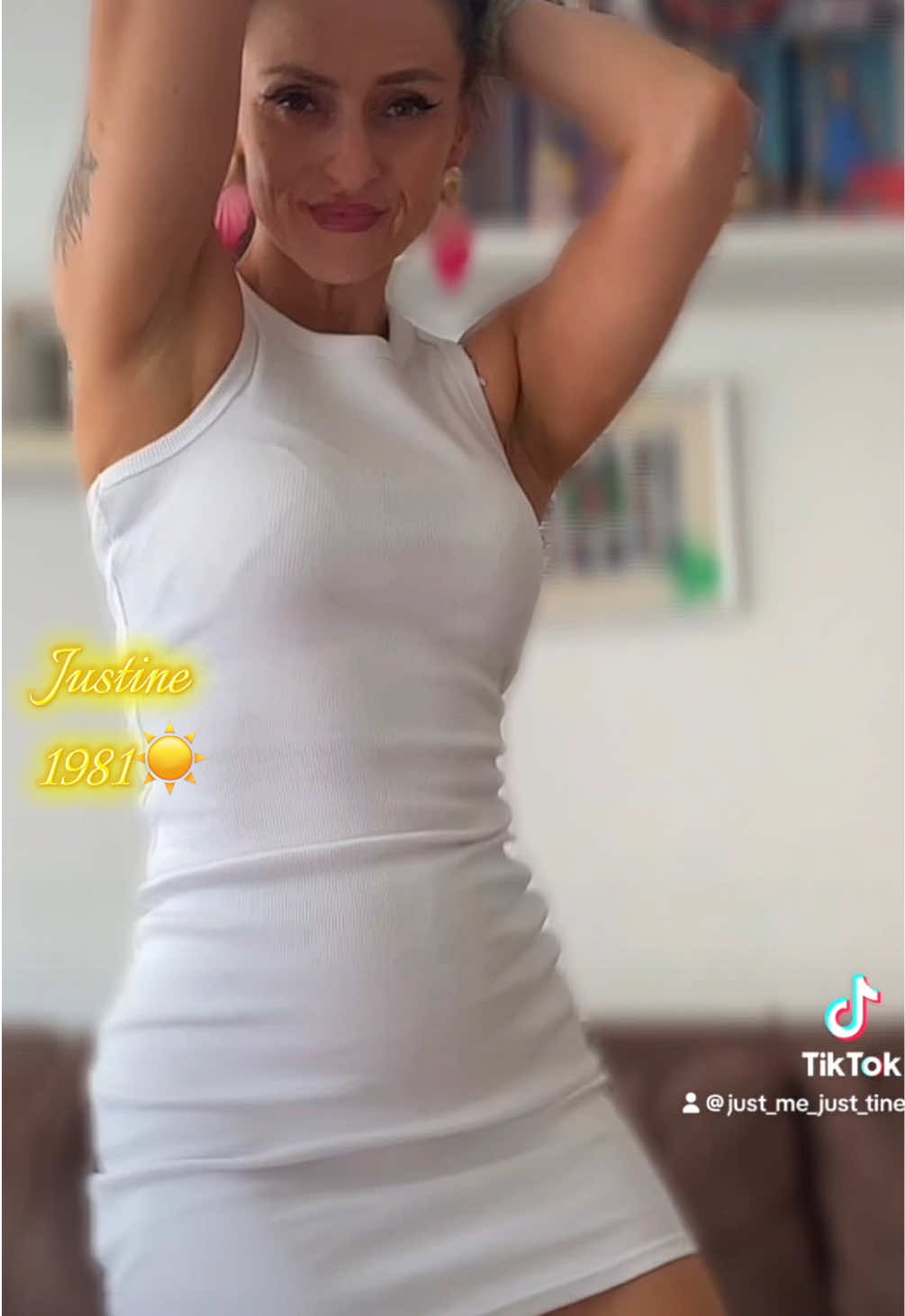 A post by @just_me_just_tine on TikTok caption: 🫶🏻☀️🤌🏻Sonne wo bist du 🥹? #80skid #90skids #90music #goodvibes #just_me_just_tine #90sthrowback #womanover40 