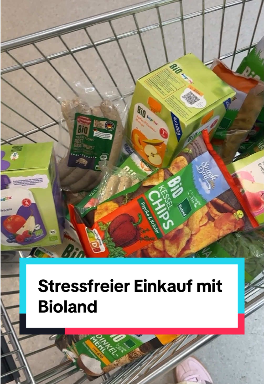 A post by @ on TikTok caption: Ich mag’s unkompliziert – vor allem beim Einkaufen. Und eins ist klar: Bei Bioland weiß ich, was ich bekomme. Eine große Auswahl aus der Heimat und Bio, das über EU-Standards hinausgeht. 🛒🌾  #bioland #lidlde #lidllohntsich