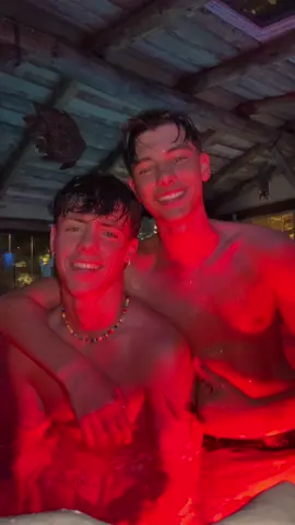 A post by @fabioferruccii on TikTok caption: dai @alicee se non vuoi venire per me in villa, hai il tuo ex che ti aspetta 😤🤍 @Cristiano🌓 