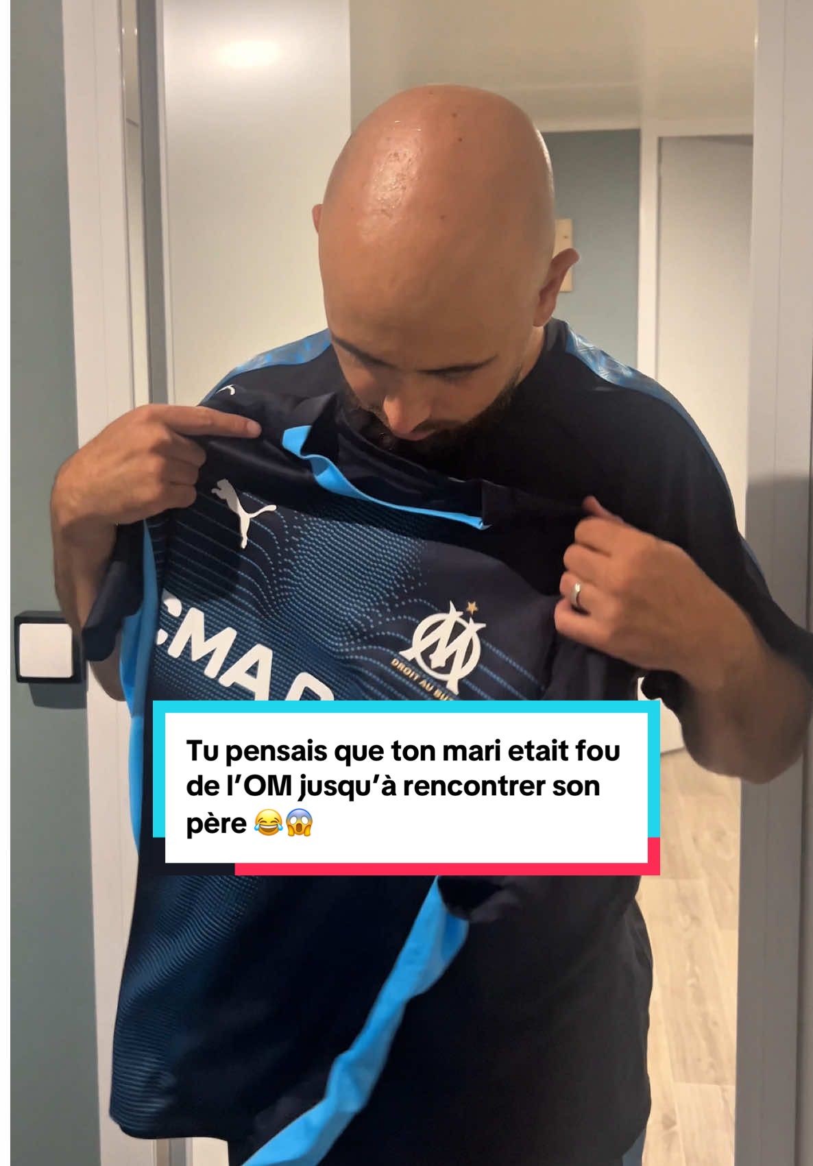 A post by @johan_racha on TikTok caption: Tel père, tel fils… 😂🩵🤍 #TeamOM #OM #OlympiquedeMarseille #AllezLOM #Marseille #Holidays #Drole #Humour #Couple #Couplegoals #JohanRacha 