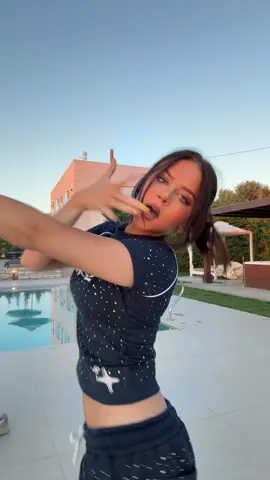 A post by @chiaraspureluv on TikTok caption: only real ones know this trend 🤭
