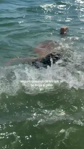 A post by @elenagortari on TikTok caption: Necesito a mis amigas para jugar a las sirenas