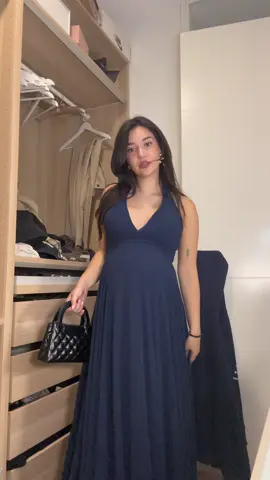 A post by @ on TikTok caption: Mijn babyshower jurk is van @ABOUT YOU official zo blij mee! Gebruik mijn code: INDY15 voor 15% korting. De code is geldig voor 7 dagen ad