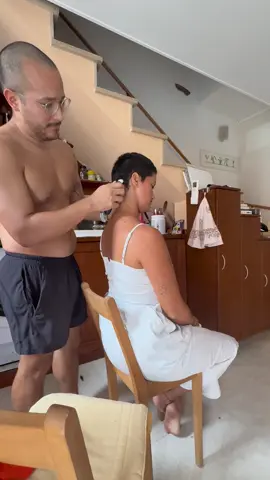A post by @luz.carreiro on TikTok caption: Retoque de las pelonas 😂