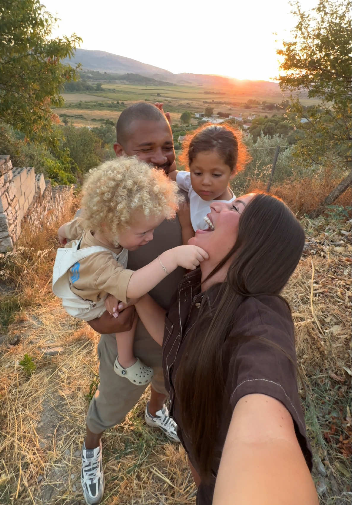 A post by @lapolapech on TikTok caption: les enfants sont un cheat code ++ 