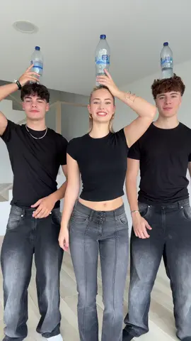 A post by @tatianakaer on TikTok caption: @𝖆𝖕𝖔𝖑𝖔 hizo trampas @Álvarito🐍  y sigo esperando a que @RYAN CASTRO haga el trend!!