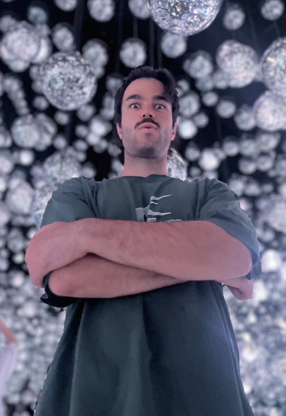 A post by @peldanyos on TikTok caption: Es un Museo de Arte Digital que se llama “teamLab Borderless: MORI Building” y está en Tokyo, Japón 🤓☝️