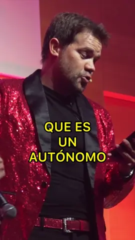 A post by @juandavila__ on TikTok caption: Una especie en peligro de extinción. #comedia #juandavila #comediante #humor #monólogo #humorenespañol #humortiktok #risa #risas #comicoespañol #monólogos 