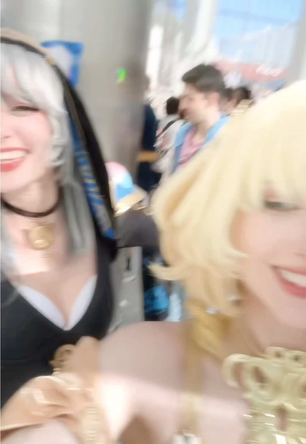 A post by @goldenraetio on TikTok caption: miss this con already @Gracie  #HonkaiStarRail #hsrcreators #honkaistarrailcosplay #fypシ 