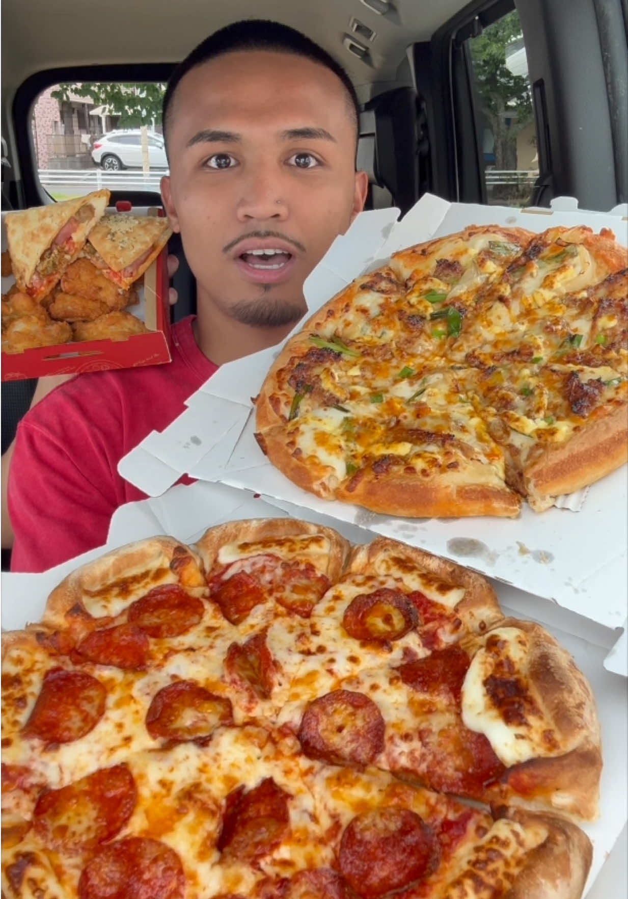 A post by @lifeofcian on TikTok caption: pizza hut japan🍕 #fyp #fastfood #foodie #fypシ #foodtiktok #mukbang #pizza #review #pizzahut #foodasmr 