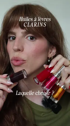 A post by @alieenor on TikTok caption: Vous ne savez pas quelle Lip Comfort Oil de @Clarins Official choisir ?  On décrypte !  Produits offerts #lipcomfortoil #clarinslipoil #clarins #lipoil #contrastmakeup #colorimetrie #coloranalysis #contrastefaible #contrastemoyen 