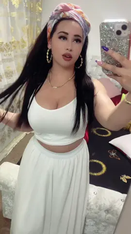 A post by @_.rebeca15 on TikTok caption: 🦋#tiganca👑 #greenscreen #tiganca👑 