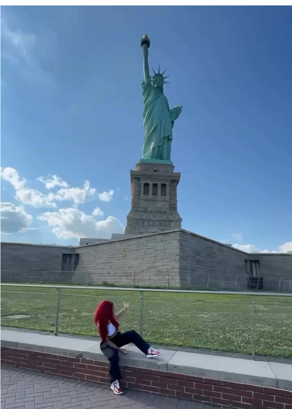 A post by @lolabrooke5 on TikTok caption: Smt🗽 #fyp #lolabrooke #nyc 