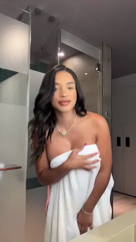 A post by @darileidyconcepcion_ on TikTok caption: Grwm 🤍🖤 #fyp #parati #grwm 
