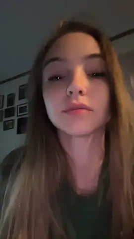 A post by @chickynoodsoup on TikTok caption: Cringe ik 🥴☝🏼 #wlw #bi 