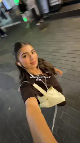 A post by @bellarmrz on TikTok caption: korea food vlogggg 🇰🇷🇰🇷 #koreafood #korea 