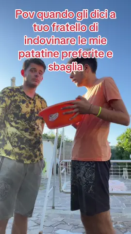 A post by @u_calabrisi1 on TikTok caption: Pov quando gli dici a tuo fratello di indovinare le mie patatine preferite e sbaglia #videoviral #perte #duo 