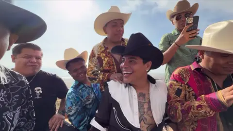 A post by @beneficiodeladuda7 on TikTok caption: Los inicio de Grupo Firme Joaquín siempre ha estado desde un inicio.. El Gerry cumplió su sueño 🎵🔥 #grupofirme #elgerry #eduincaz #mazaclan