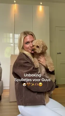 A post by @ninaschotpoort on TikTok caption: Zo lief heel erg bedankt @DOGGUO 🤎🐶 Guusje is er mega blij mee!! *gekregen