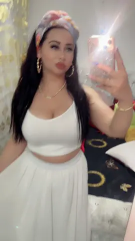 A post by @_.rebeca15 on TikTok caption: 😍🦋#angliaromania🇬🇧🇷🇴🔝🔝 #tiganca👑 #penteutine 