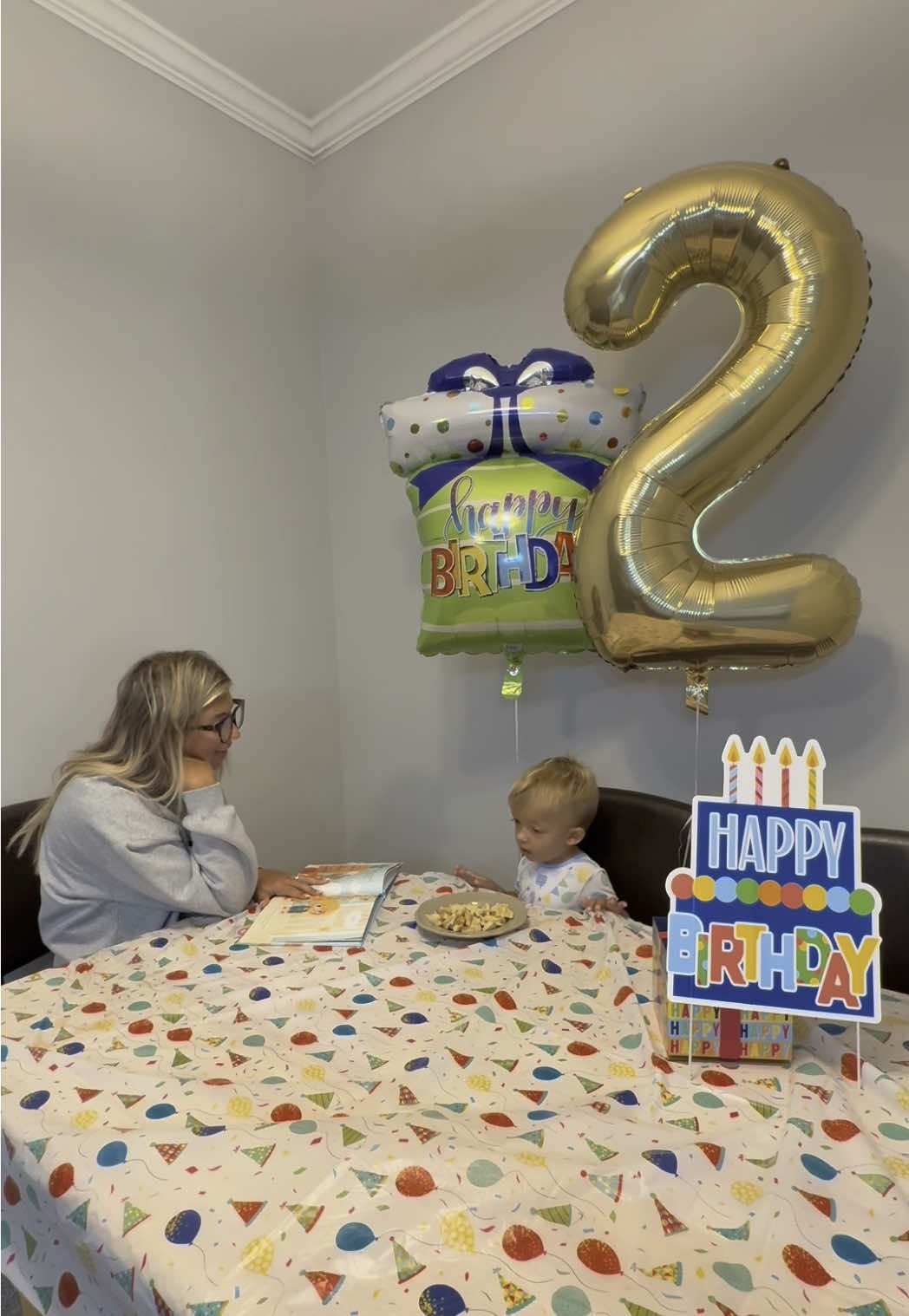 A post by @mrs.hannahlong on TikTok caption: a real life morning vlog trying to set up for my baby’s second birthday😭🎉🎂❤️