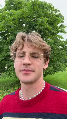 A post by @magnusferrell on TikTok caption: Vi behöver recommendations!! @Gabe #göteborg 